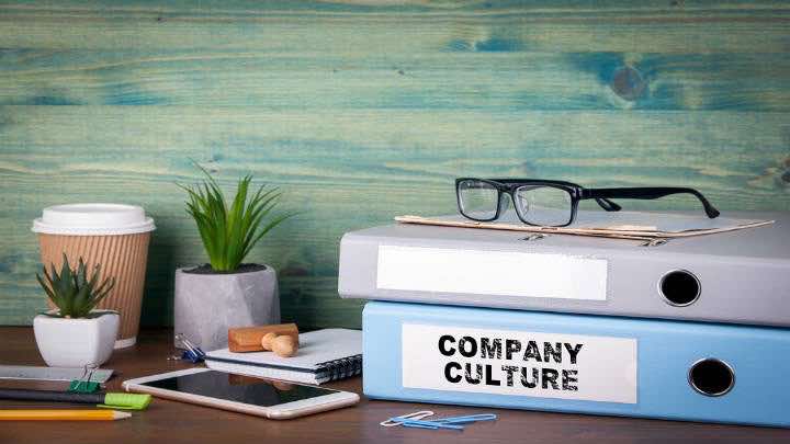 "Como compañías, es de vital importancia desarrollar nuestras actividades bajo una cultura empresarial de dedicación y profesionalismo" / Bigstock