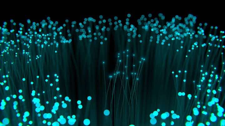 La compañía desplegará fibra óptica para mejorar la cobertura de banda ancha fija / Pixabay