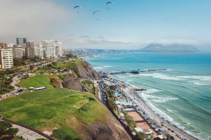Costa Verde en la ciudad de Lima / Aarom Ore 