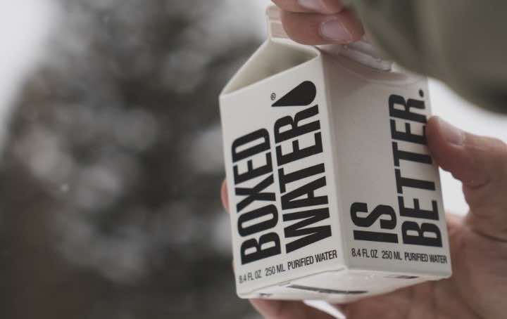 Agua en caja, foto referencial / Banco de imágenes de Unsplash, Boxed Water Is Better