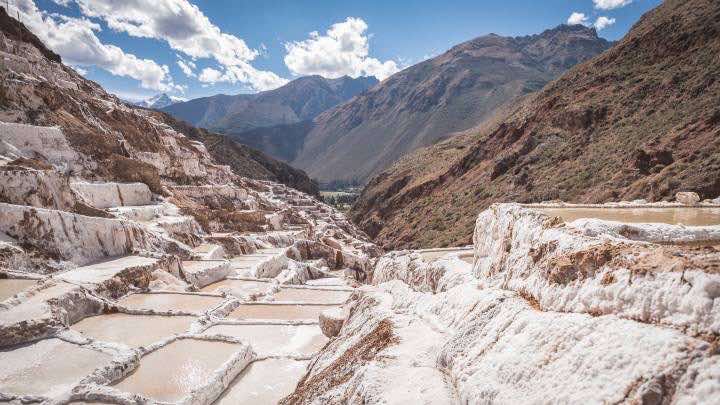 Hudbay opera la mina de cobre Constancia, en el departamento de Cusco, en el sureste del país / Unsplash - Jeff Hilnbrand