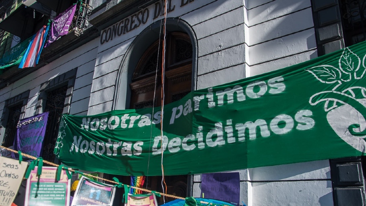 Ambas tomas tienen el objeto de presionar la discusión de proyectos de ley para despenalizar del aborto / Fuente: Marlene Martínez