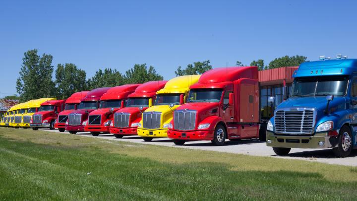 Desde hace más de dos décadas, Vamos arrienda camiones, maquinaria y equipos a largo plazo a empresas de diversas industrias / Unsplash - Dale Staton