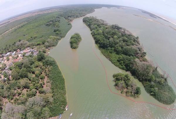 La rotura de la presa de relaves Fundão produjo el que es considerado el mayor desastre ambiental ocurrido en el estado de Minas Gerais / Tomada de Samarco - Facebook