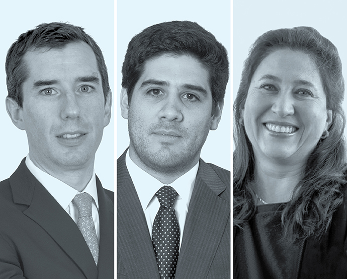 Benjamín Novoa, de Guerrero Olivos (izquierda); Julio Trucco, de Jara Del Favero (centro), y Marcela Silva, de Grupo Vial Abogados (derecha).