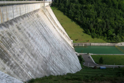 Cuatro bufetes en financiamiento otorgado a Central Hidroeléctrica Manta