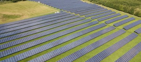 La prestataria se dedica a la generación de energía fotovoltaica / Bigstock