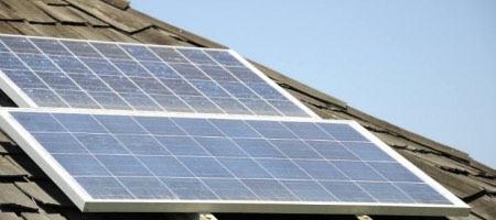Inti-Tech ofrece servicio de limpieza de plantas solares fotovoltaicas a través de un sistema robotizado / Fotolia 