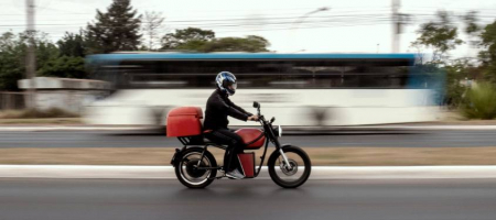Fundada en 2017, en Brasilia, Origem es actualmente el único fabricante de motocicletas eléctricas en Brasil. / Tomada del sitio web de la empresaem Motos