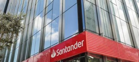 Santander está a la espera de las autorizaciones regulatorias para concretar la adquisición./ Tomada del sitio web del banco.
