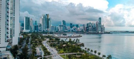 Panamá no cuenta con regulaciones específicas sobre ASG a nivel corporativo. Sin embargo, se han dado avances como el Acuerdo 011-2022 de la Superintendencia de Bancos de Panamá (SBP), que ya incorpora el concepto de riesgo climático./ Unsplash - Luis Alemán. 