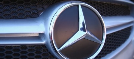 Tanoira y Errecondo asesoran a Mercedes-Benz en emisión