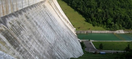 Cuatro bufetes en financiamiento otorgado a Central Hidroeléctrica Manta